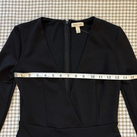 Urban Outfitters | Silence + Noise Deep V Romper - Picture 15 of 16